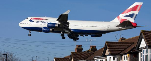 Avión de British Airways aterriza en Heathrow