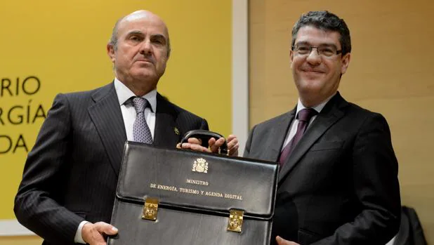 Alvaro Nadal, nuevo ministro de Energía, Turismo y Agenda Digital, con Luis de Guindos