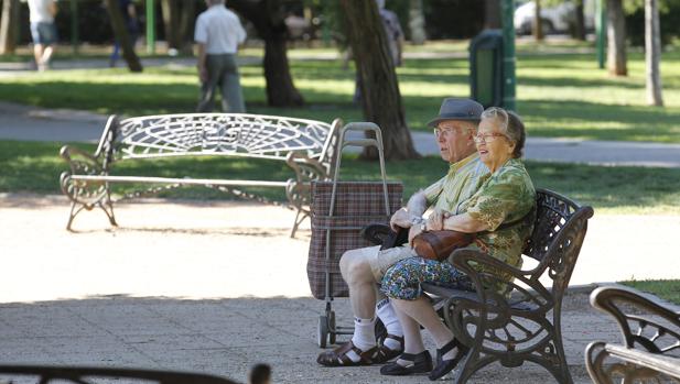 Jubildados en un parque de Córdoba