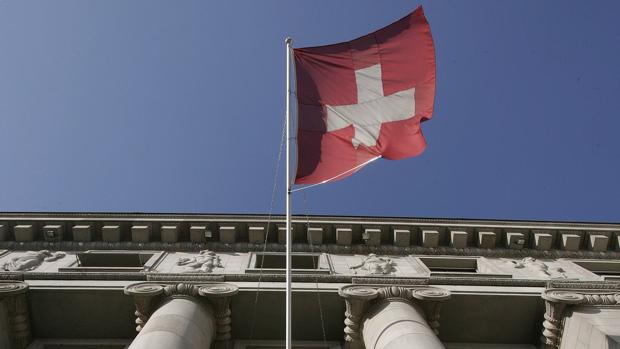 La banca suiza trabaja con la OCDE para que los datos recopilado sean utilizados sólo con fines fiscales