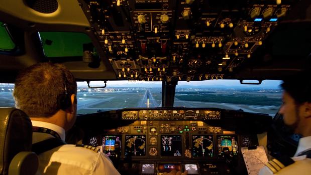 El 58% de los pilotos comerciales europeos vuelan a pesar de sentir fatiga, según un estudio