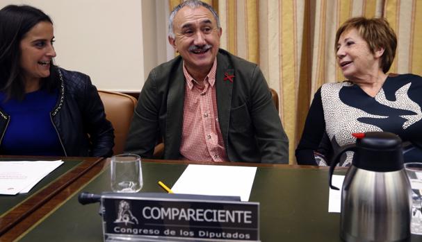 El secretario general de UGT, Pepe Álvarez (c) hoy durante su comparecencia en la Comisión del Pacto de Toledo en el Congreso de los Diputados