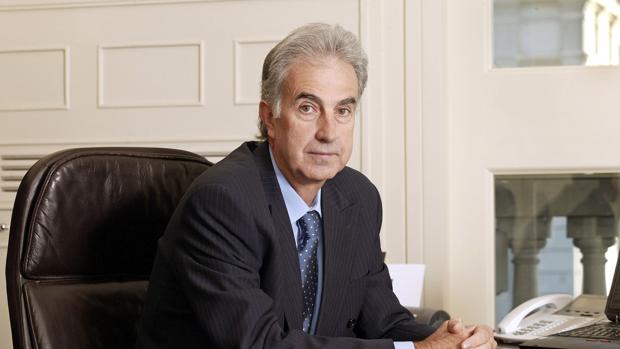 Javier Alonso era el director general de Operaciones, Mercados y Sistemas de Pagos y lleva en el BdE desde 1977