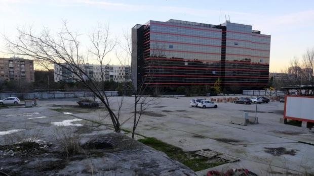 Una de las últimas operaciones del «banco malo» en Madrid ha sido la venta al Grupo Insur de un solar de 14.400 metros cuadrados (en la imagen) en pleno Madrid Río.