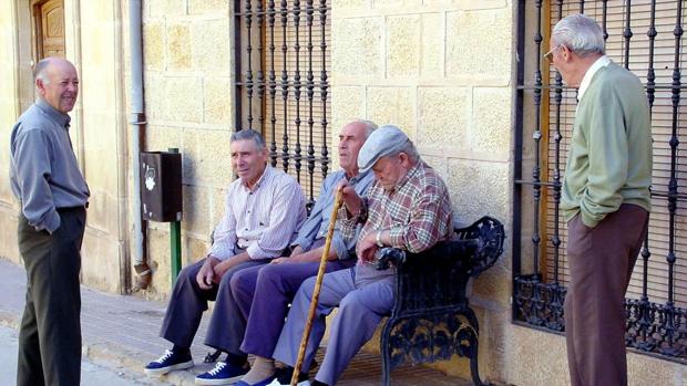 La jubilación queda en 65 años y cinco meses y las nóminas suben un 0,25%