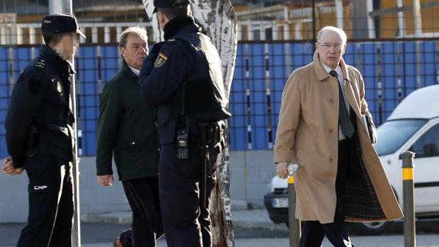 Varios de los abogados de acusados por el uso de las tarjetas «black» admiten un posible cobro indebido