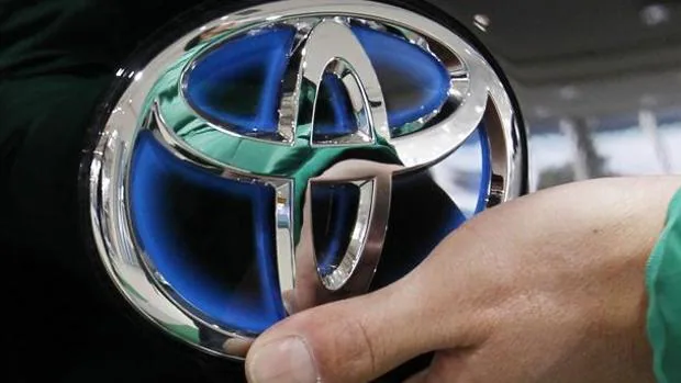 Toyota añade 543.000 vehículos a la llamada a revisión de airbag de Takata