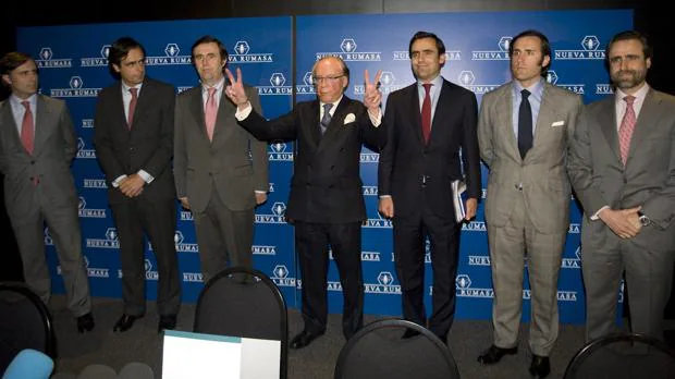 El empresario Ruiz-Mateos, junto a varios de sus hijos, en una imagen de archivo de 2013