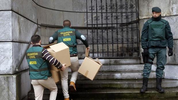 Seis detenidos tras el registro en la sede de UGT  en Asturias por un presunto fraude en los fondos de formación