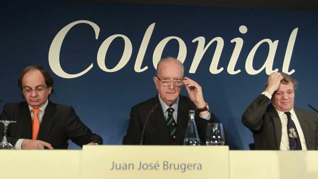 El presidente de Colonial Juan José Bruguera (centro) junto al consejero delegado Pere Viñolas (izquierda)