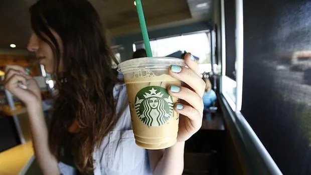 Starbucks se ha justificado afirmando que simplemente trata de adaptarse a la cultura de cada país
