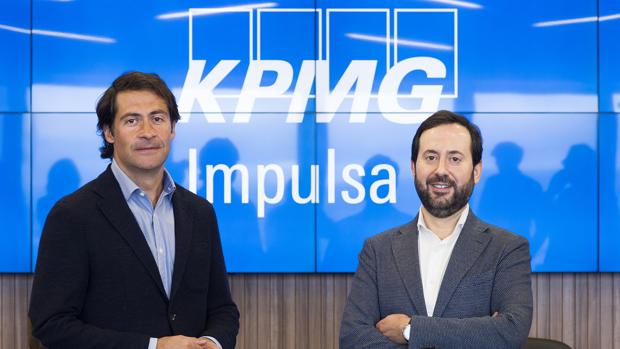 Juan José Cano, socio responsable de Mercados de KPMG en España, y Miguel Arias, socioresponsable de KPMG Impulsa