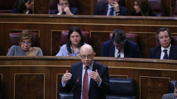 Cristóbal Montoro, durante la sesión de control al Congreso