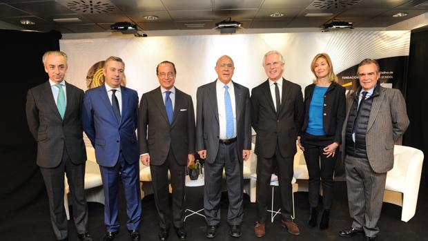 Miguel Ferre (senior advisor de EY y vicepresidente del Global Corporation Center); José Luis Perelli (presidente de EY); Antonio Vázquez (presidente de IAG), Ángel Gurría (secretario general de OCDE); Giuseppe Tringali (presidente del Global Corporation Center); Laura Bravo (secretaria general de Técnicas Reunidas) y Diego del Alcázar (presidente de IE Business School)