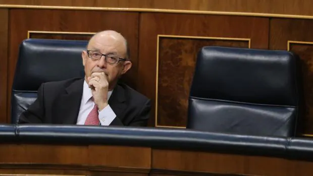 El ministro de Hacienda, Cristóbal Montoro, esta mañana en el Congreso