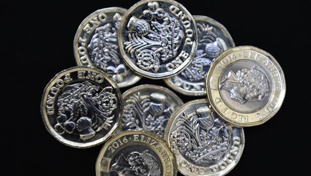 La divisa británica caerá más si se negocia un Brexit duro