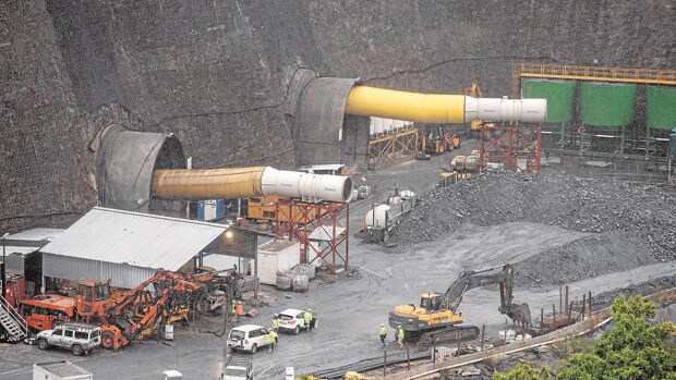 Vista general de las obras del AVE en el túnel de O Corno, en Laza (Orense)