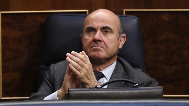 El ministro de Economía, Luís de Guindos, en el Congreso de los Diputados durante el debate de los Presupuestos