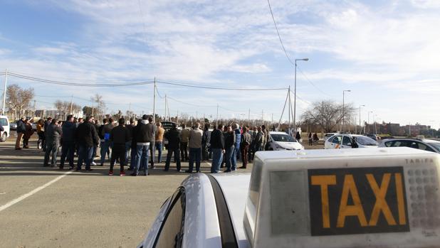 Concentración de taxistas en Sevilla