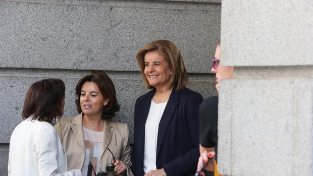 Fátima Báñez, ministra de Empleo, en su llegada al Congreso