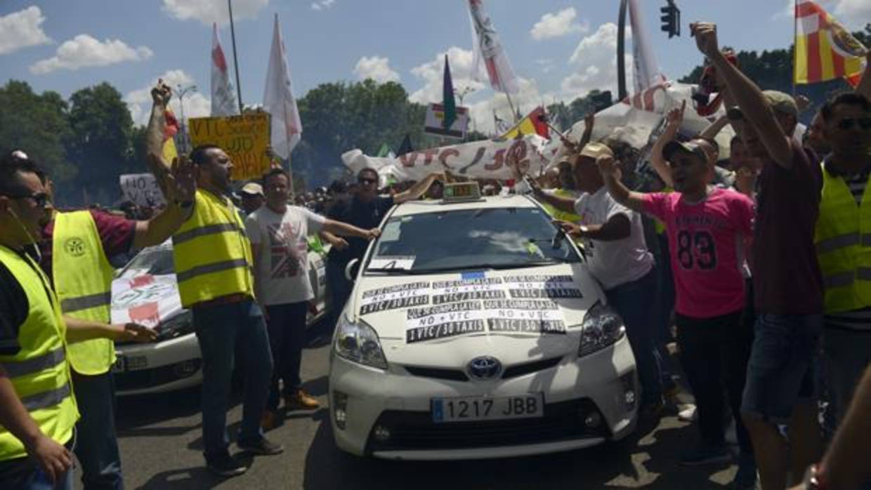 Manifestación de taxistas en Madrid contra Uber