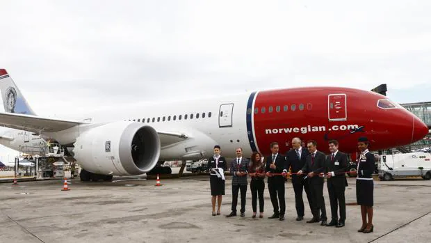 La cúpula de Norwegian inaugurando el primer vuelo desde Barcelona a Los Ángeles