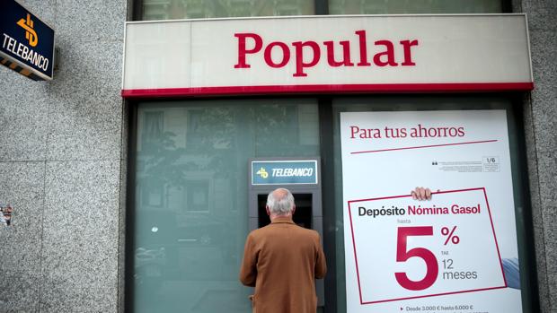 El bajo «rating» del Popular forzó a las empresas a sacar depósitos del banco