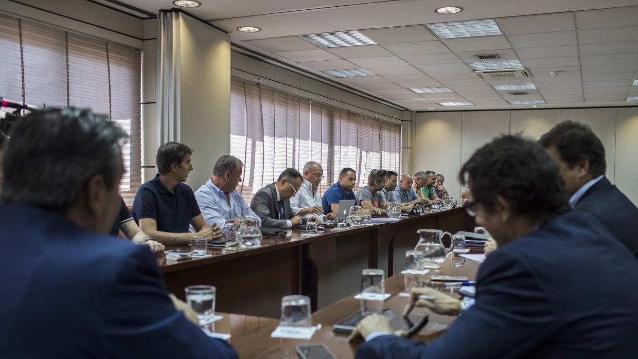 Reunión mantenida ayer entre representantes de la estiba y la patronal