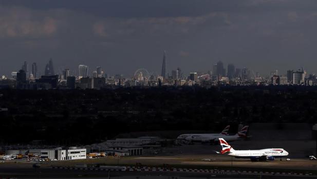 Cientos de pasajeros vuelan sin su equipaje por un fallo del sistema de facturación en Heathrow