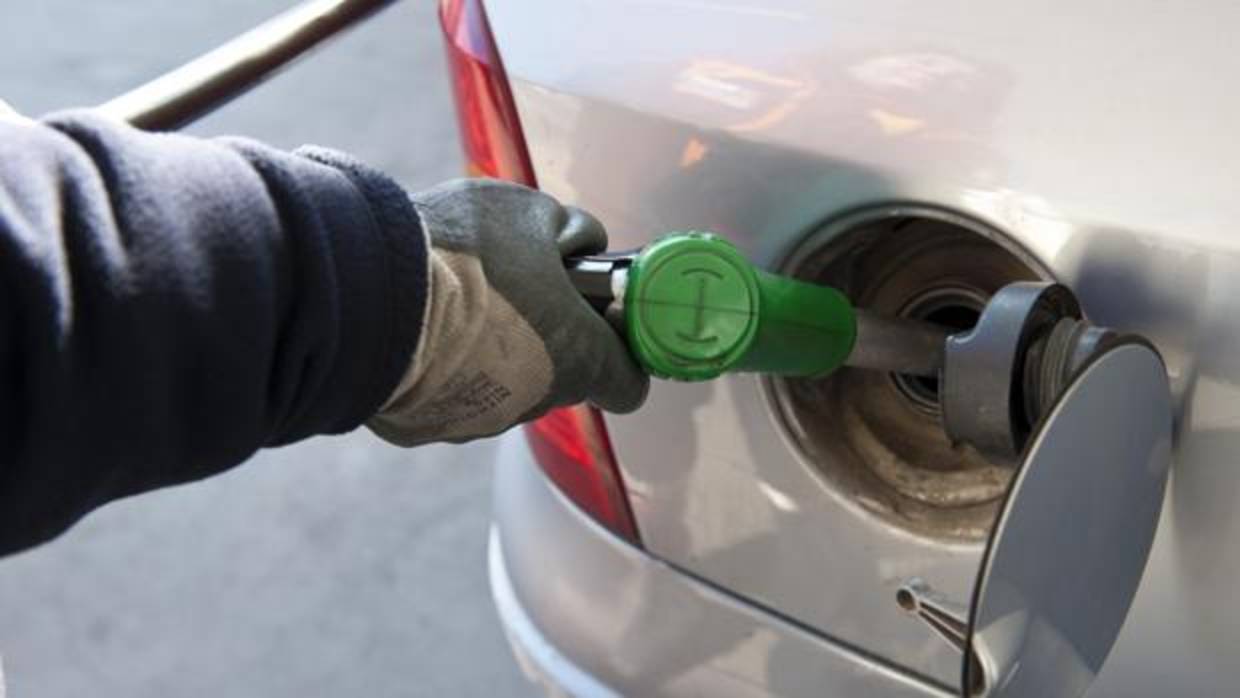 Los carburantes en España se sitúan por debajo de la media europea