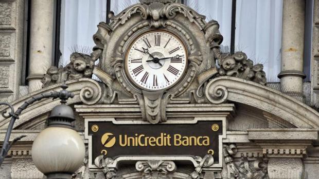 Unicredit vende 17.700 millones de euros en créditos morosos a dos gestoras