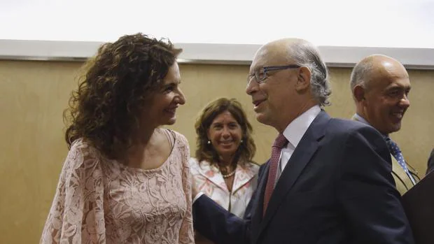 La consejera andaluza María Jesús Montero, junto al ministro de Hacienda, Cristóbal Montoro