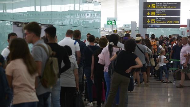 El Prat teme una huelga salvaje en el control de accesos