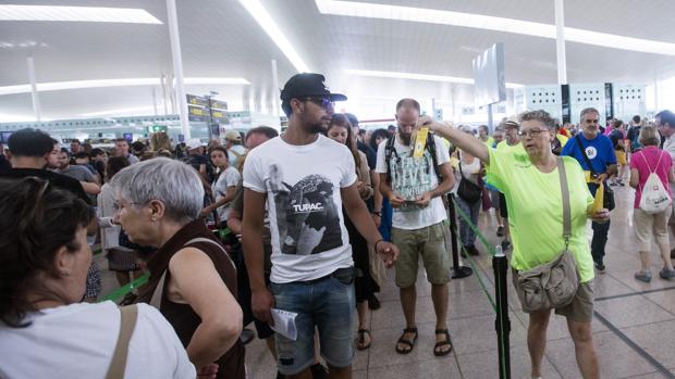 El nacionalismo catalán trata de sacar tajada del caos de El Prat