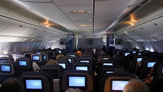 ¿Qué molesta más a los españoles a la hora de viajar en avión?