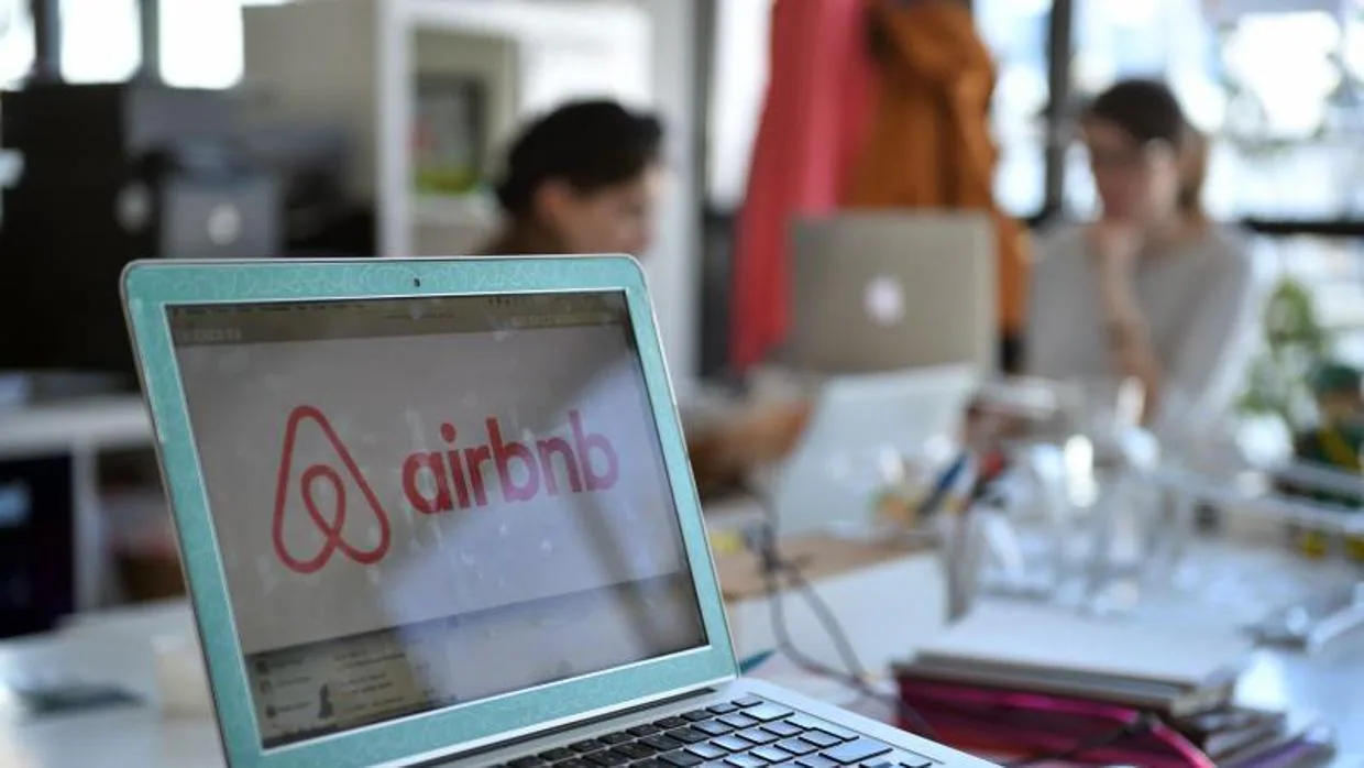Logo de la página web Airbnb