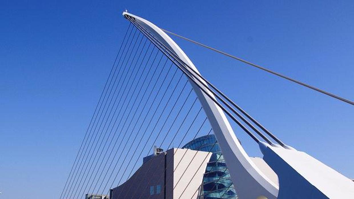 El puente SamuelBeckett, en Dublín, uno de los símbolos de Irlanda