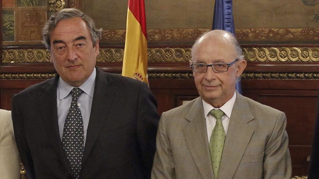 El presidente de CEOE, Juan Rosell, y el ministro de Hacienda, Cristóbal Montoro