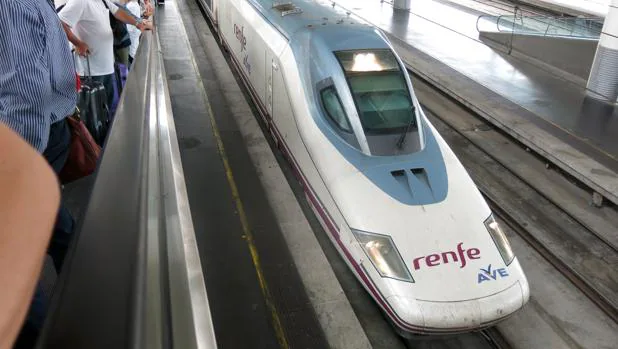 Renfe cancela 151 trenes AVE y de larga distancia por las huelgas convocadas en Cataluña