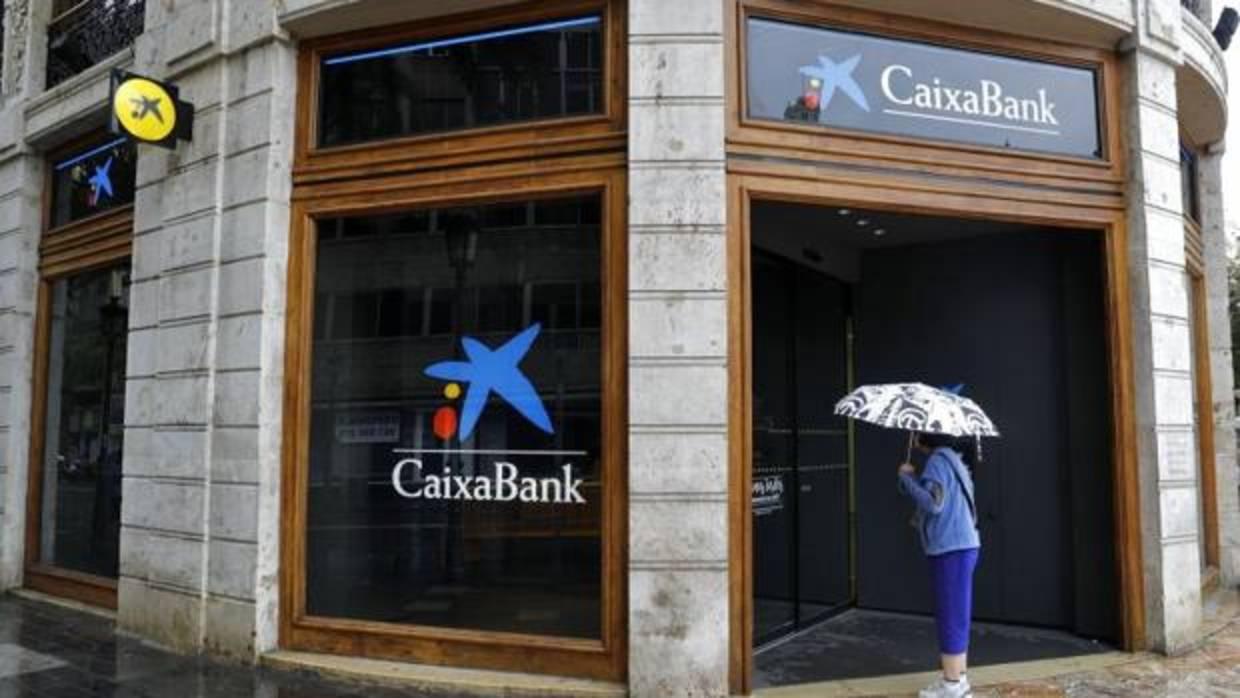 Caixabank ha trasladado su sede social a Valencia, aunque no moverá al grueso de su plantilla
