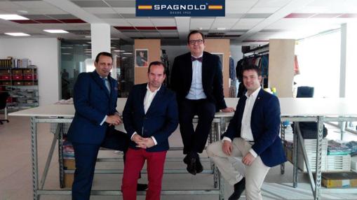 Los hermanos Javier, Marcos, Nicolás e Israel Lamparero Mampel, en el departamento de diseño de Spagnolo