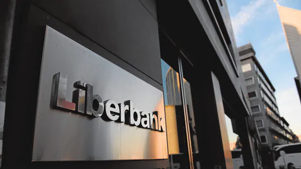 Liberbank hará un ajuste de 500 empleados ahora en excedencia