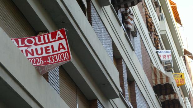 ¿Tengo que compensar a mi inquilino si quiero vender ahora mi piso?