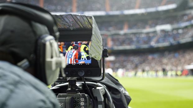 Las «telecos» exigirán a Mediapro bajar el precio del fútbol para no elevar las tarifas de 20 a 60 euros