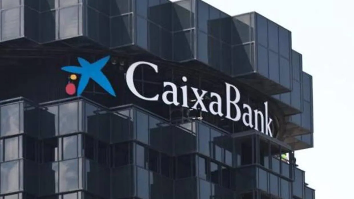 Moody's explica que CaixaBank sufrió una «modesta» salida de depósitos
