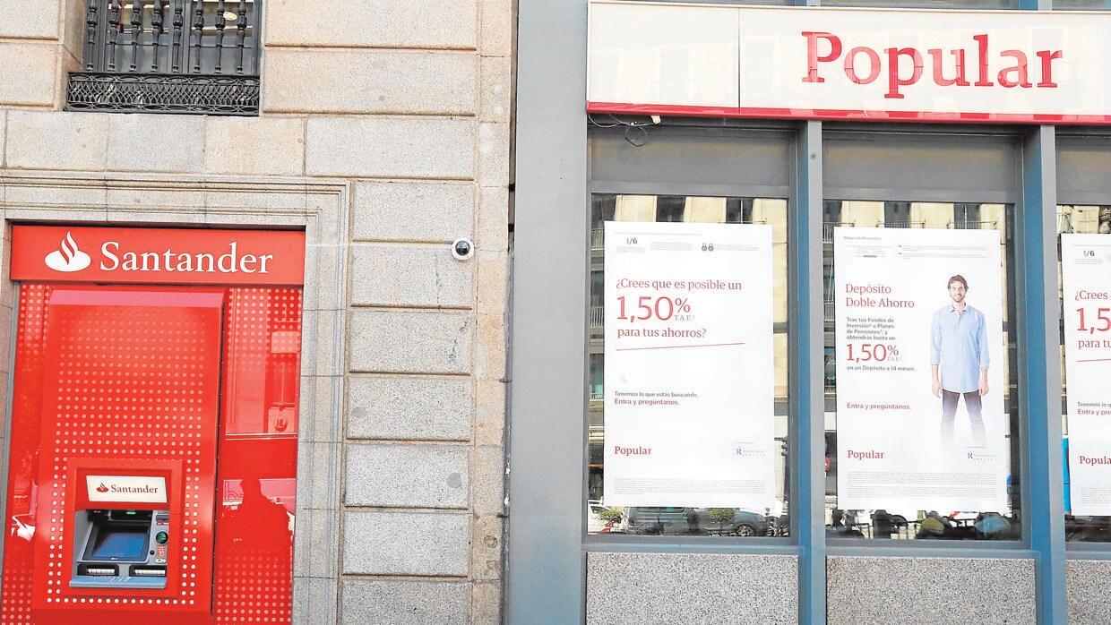 Oficina de Banco Santander junto a otra de Banco Popular, ahora ambos en el mismo grupo