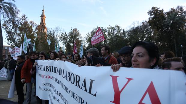 Las comunidades recortan en 50.000 plazas el número de interinos que convertirán a fijos