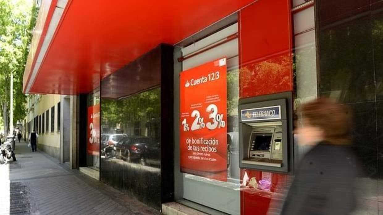 El Santander prepara un ERE para 1.384 personas en sus servicios centrales y los del Popular