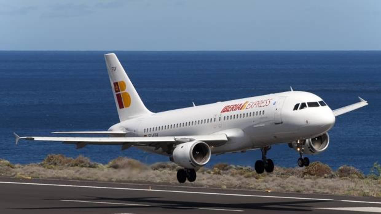 Iberia Express celebra su quinto aniversario con una oferta de 5.000 plazas a 5 euros