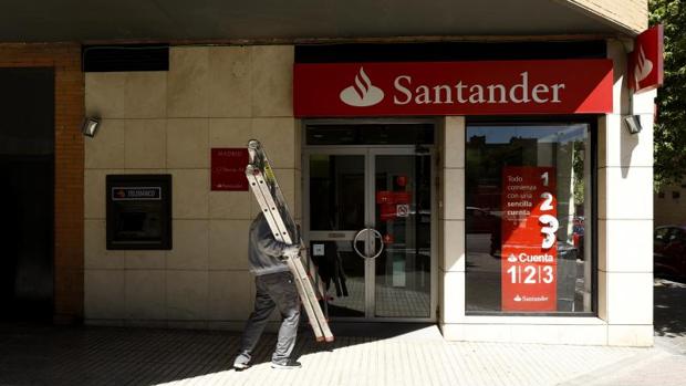 Banco Santander ofrece salidas con el 80% del sueldo a los mayores de 50 años